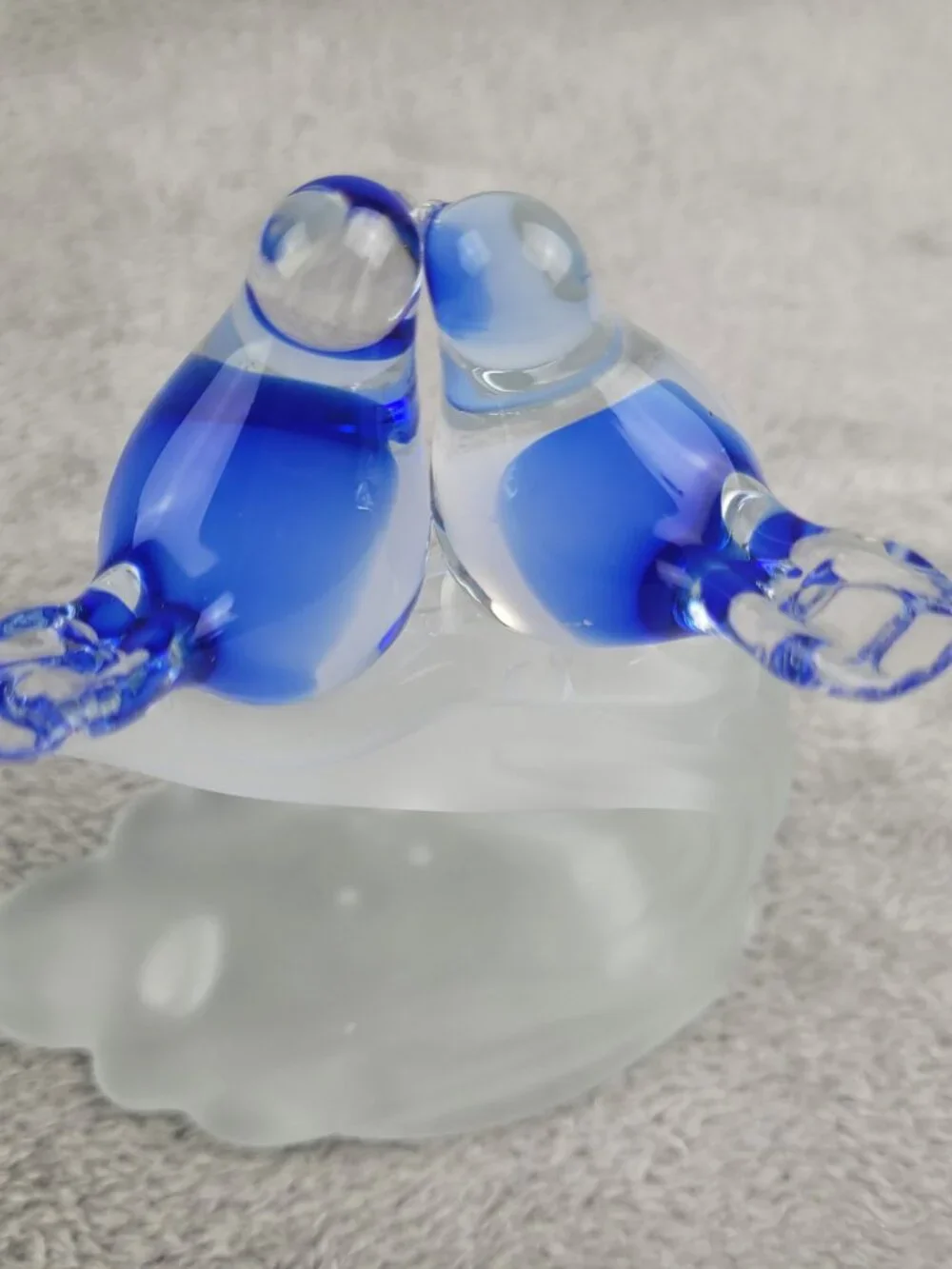 Vtg Hand Blown Art Glass Lovebirds Bluebirds Frosted Satin Wave Glass Figurine
